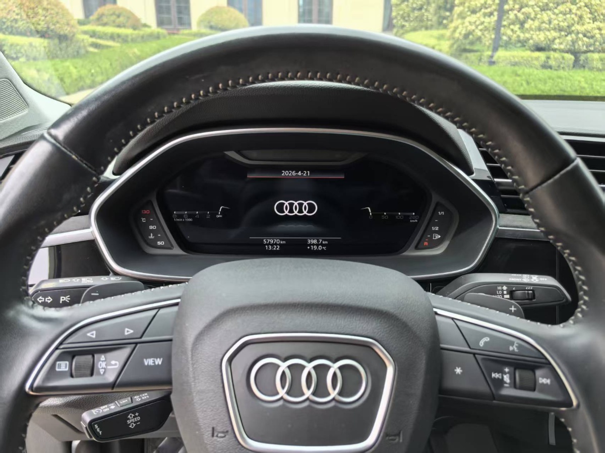 Audi Q3 2022 car image #6