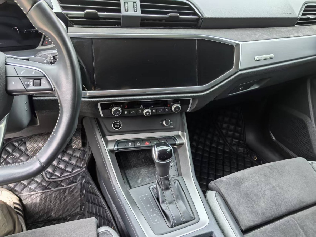 Audi Q3 2022 car image #7