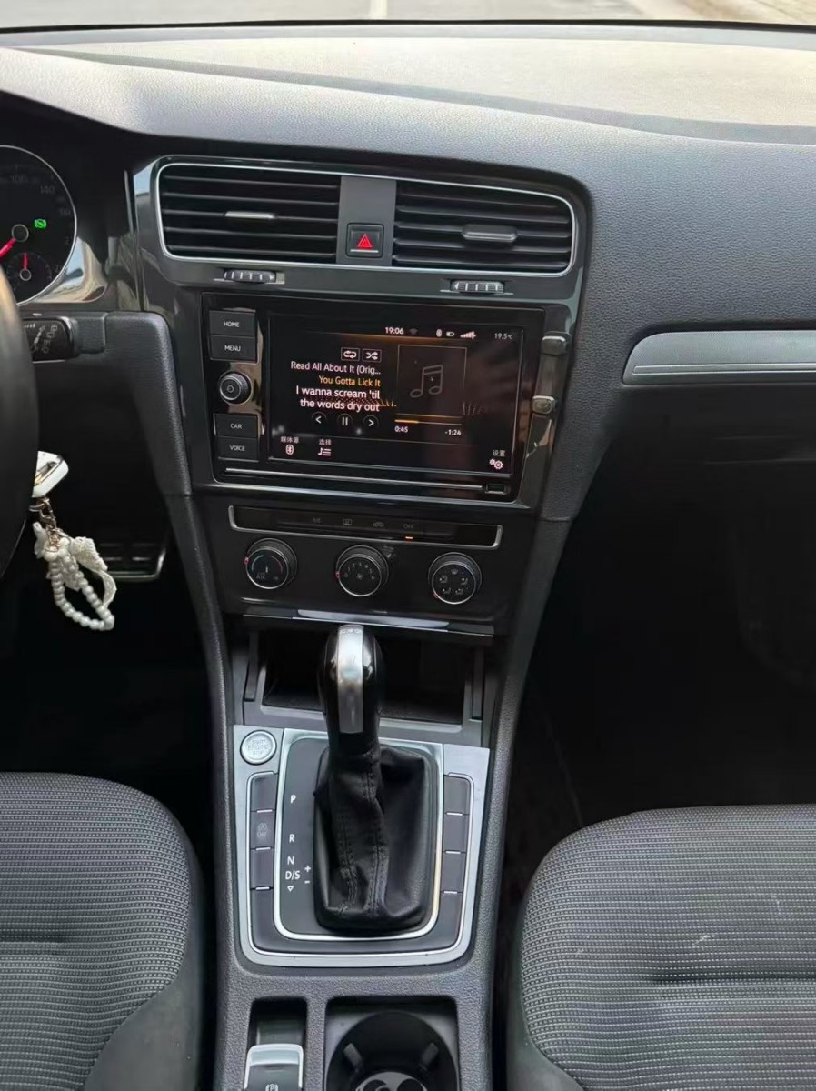 Volkswagen Golf 2019 car image #7