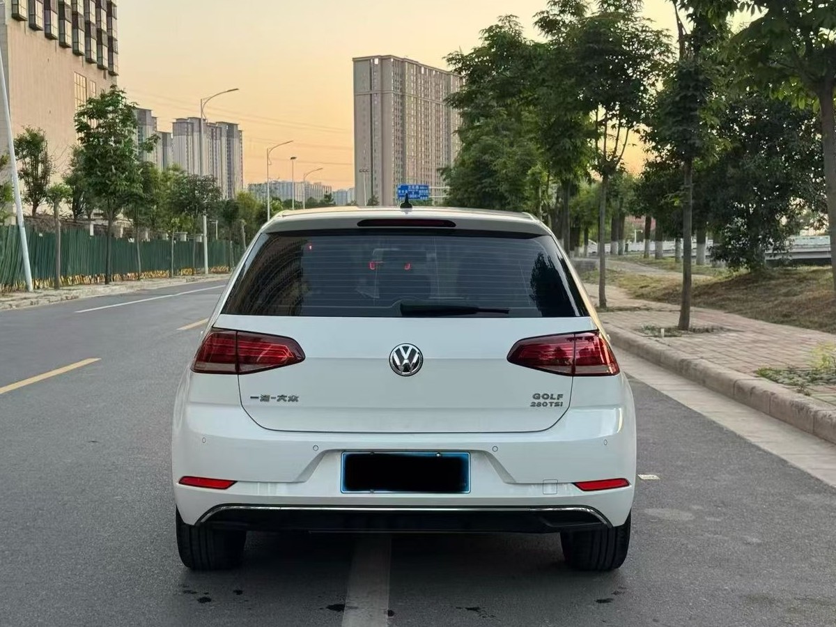 Volkswagen Golf 2019 car image #4