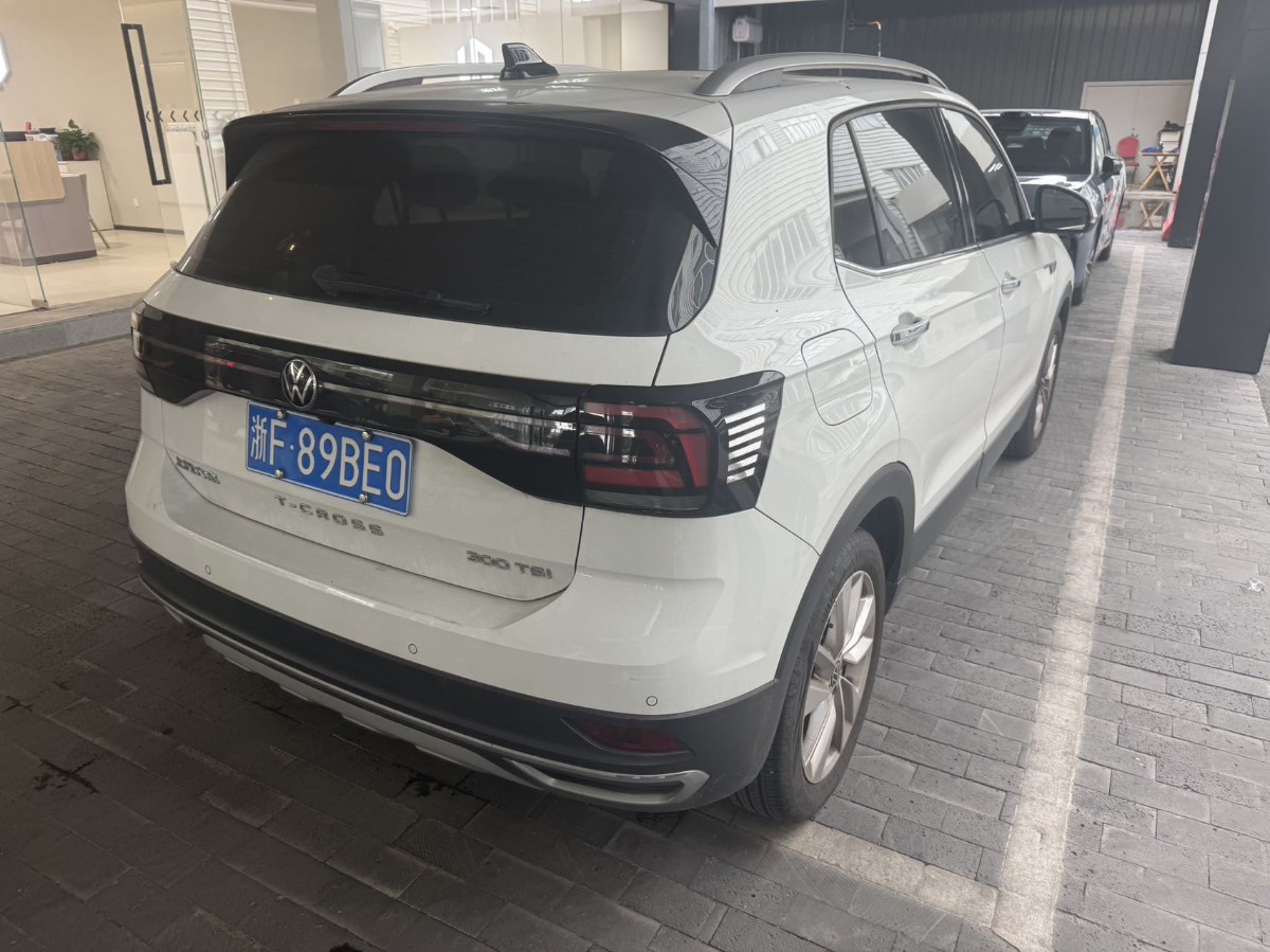 Volkswagen T-Cross 2023 #2 Volkswagen T-Cross 2023 car image #2