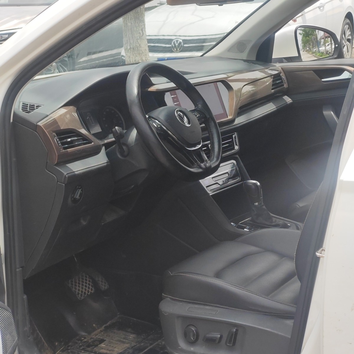 Volkswagen Tharu 2021 car image #4