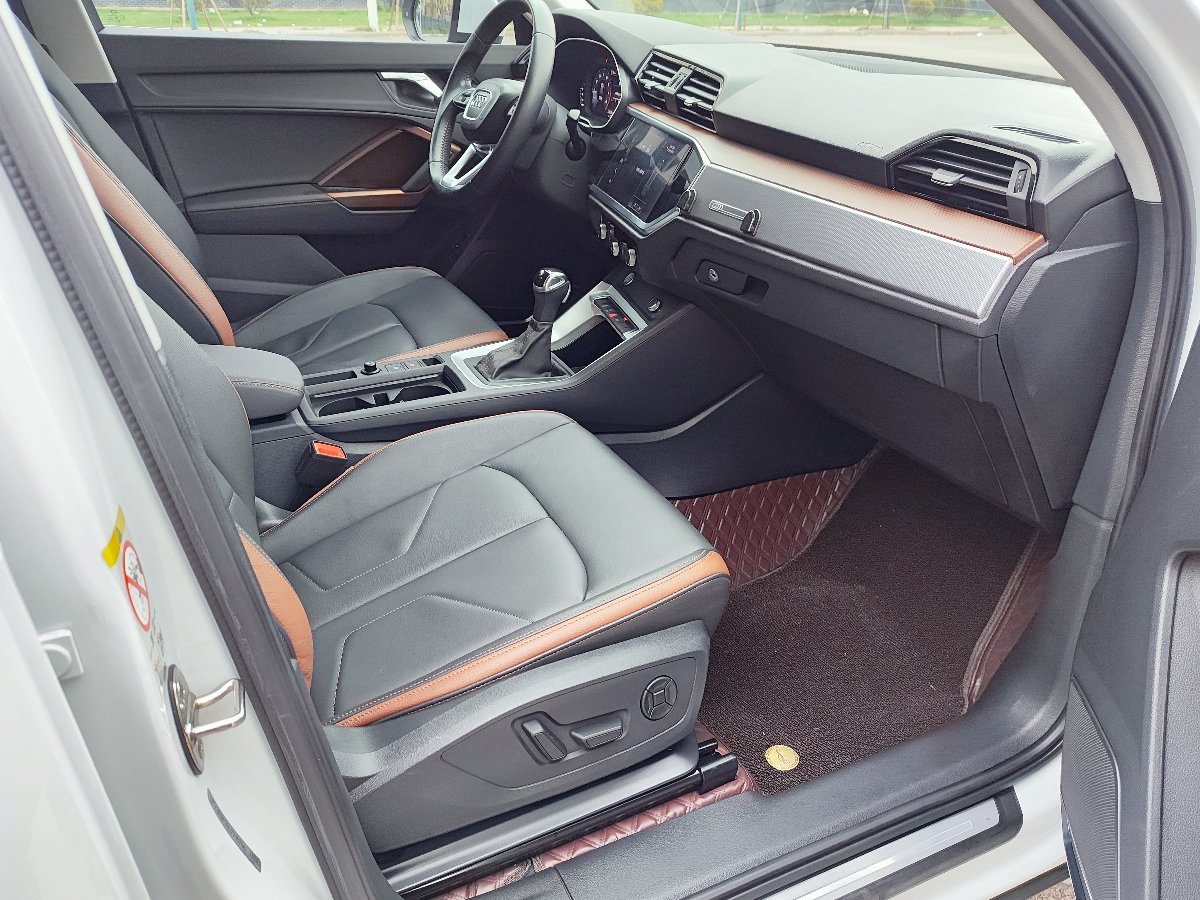 Audi Q3 2020 car image #5