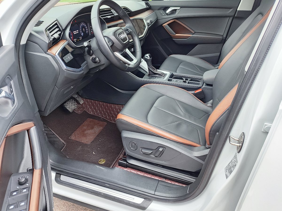 Audi Q3 2020 car image #8