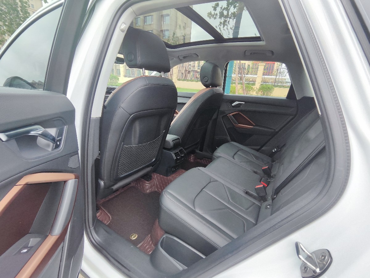 Audi Q3 2020 car image #6