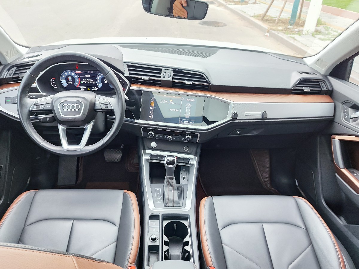 Audi Q3 2020 car image #7