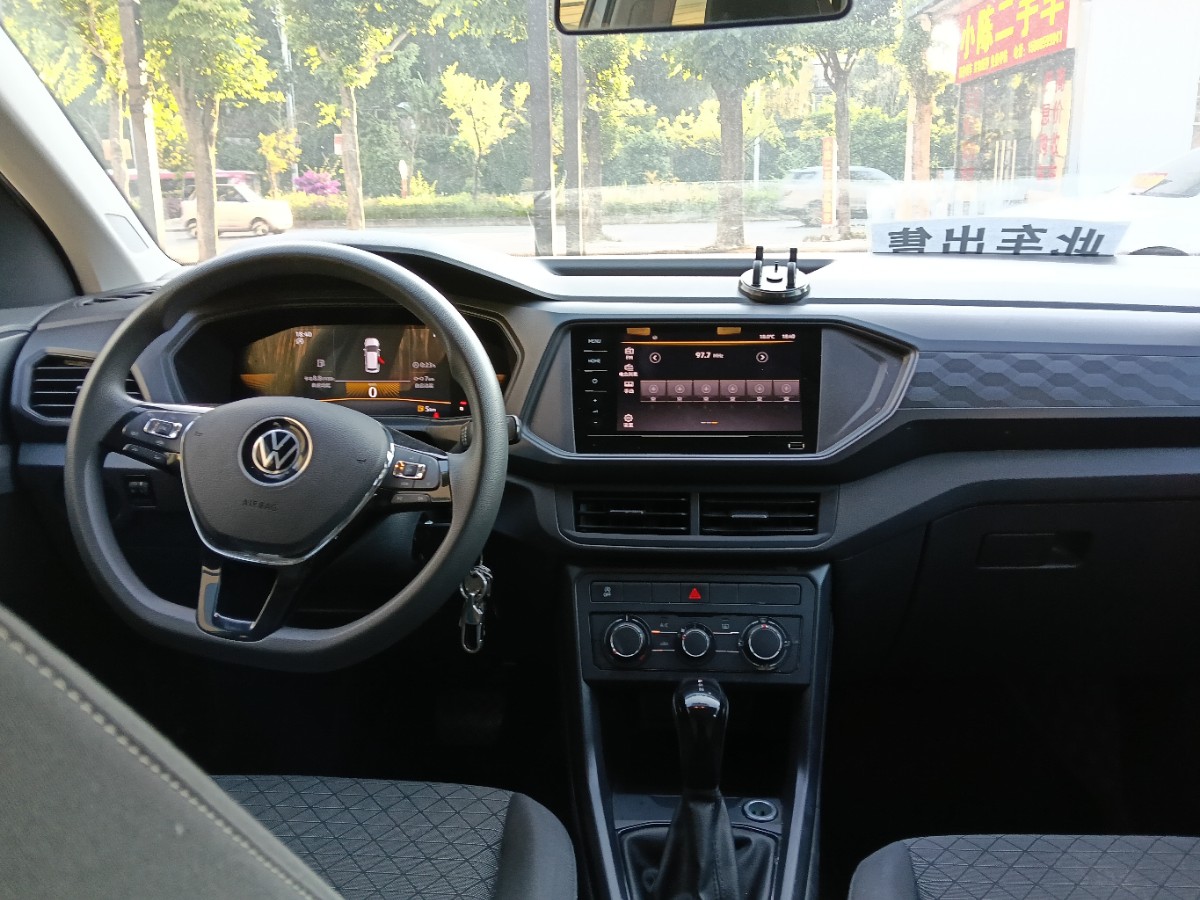 Volkswagen T-Cross 2023 #8 Volkswagen T-Cross 2023 car image #8