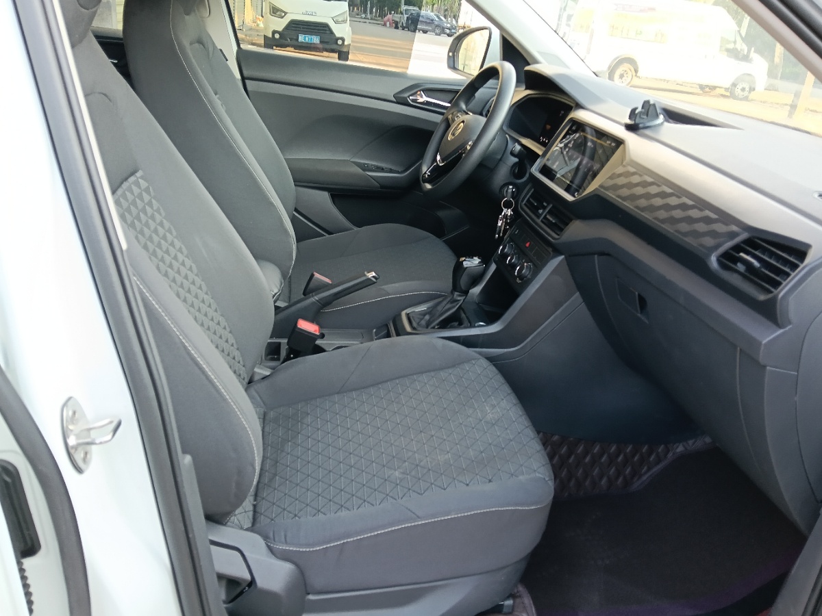 Volkswagen T-Cross 2023 #7 Volkswagen T-Cross 2023 car image #7