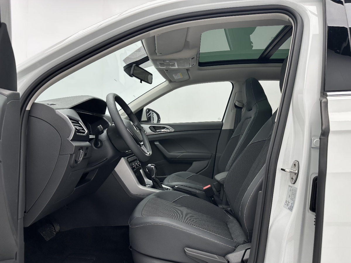 Volkswagen T-Cross 2024 #5 Volkswagen T-Cross 2024 car image #5
