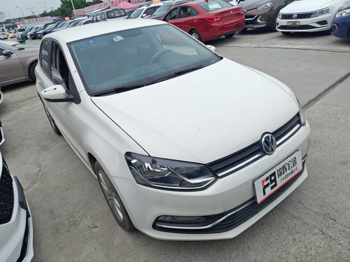 Volkswagen Polo 2015 car image #3