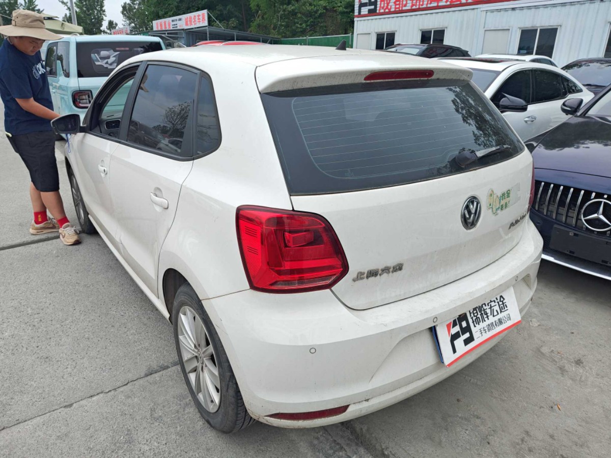 Volkswagen Polo 2015 car image #5