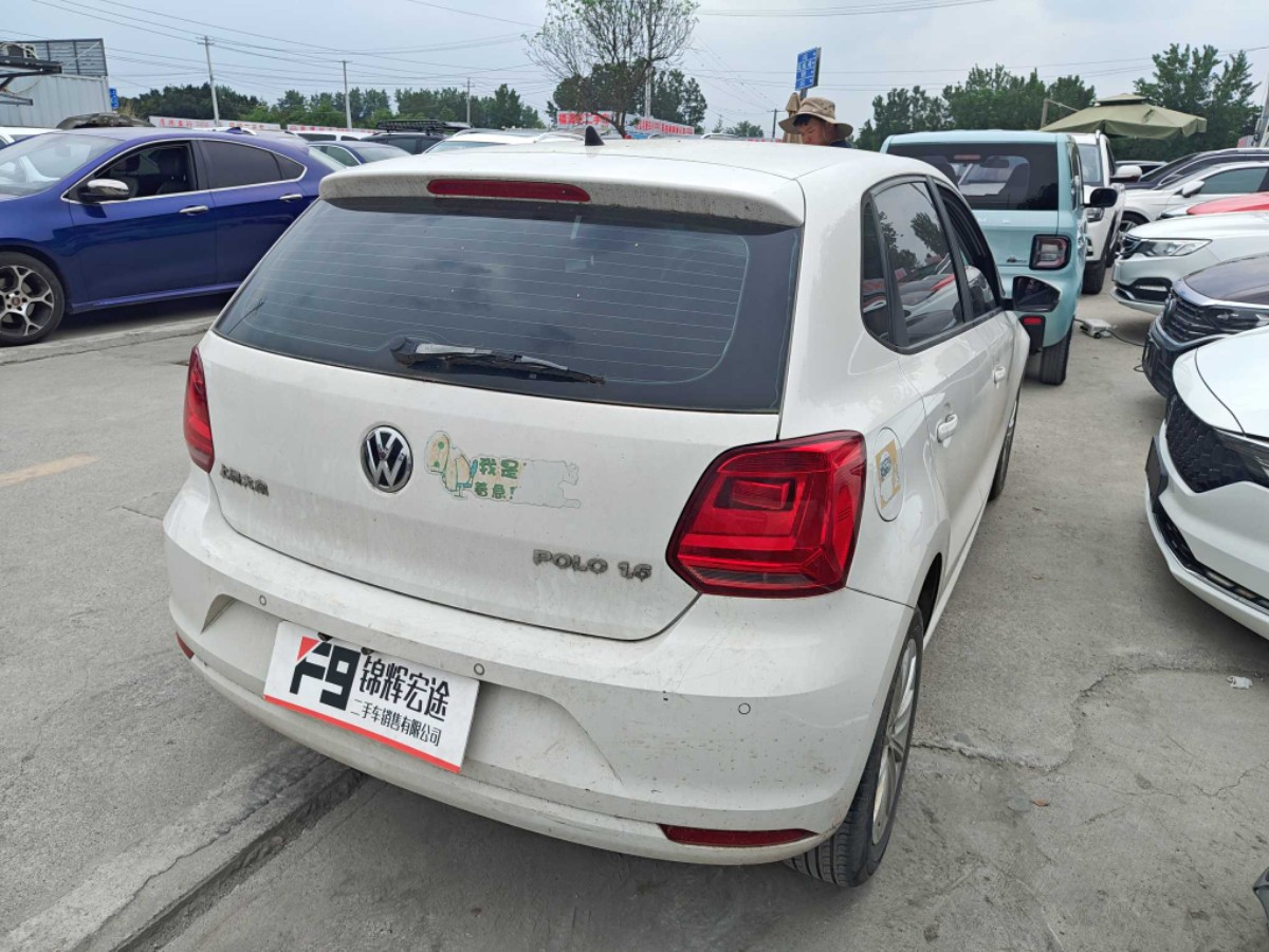 Volkswagen Polo 2015 car image #4