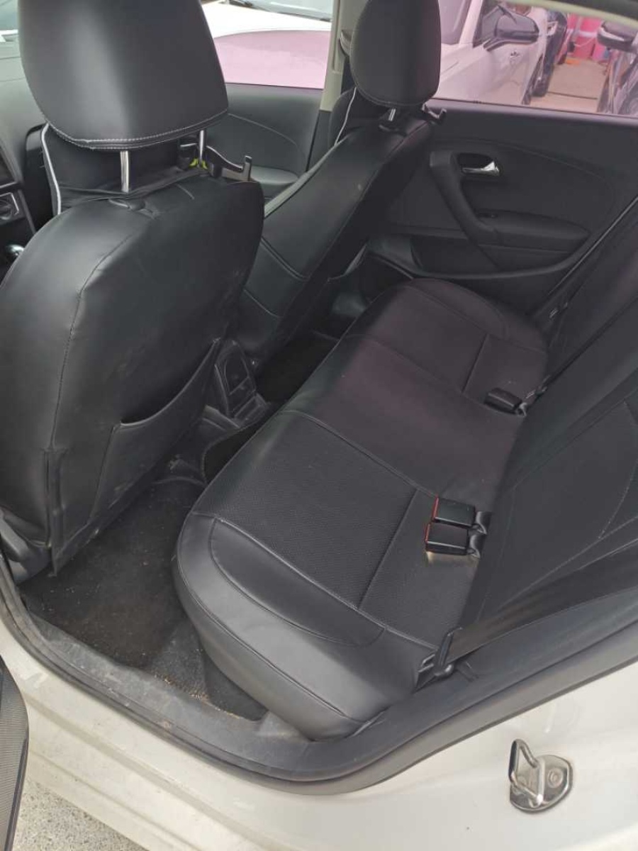 Volkswagen Polo 2015 car image #8