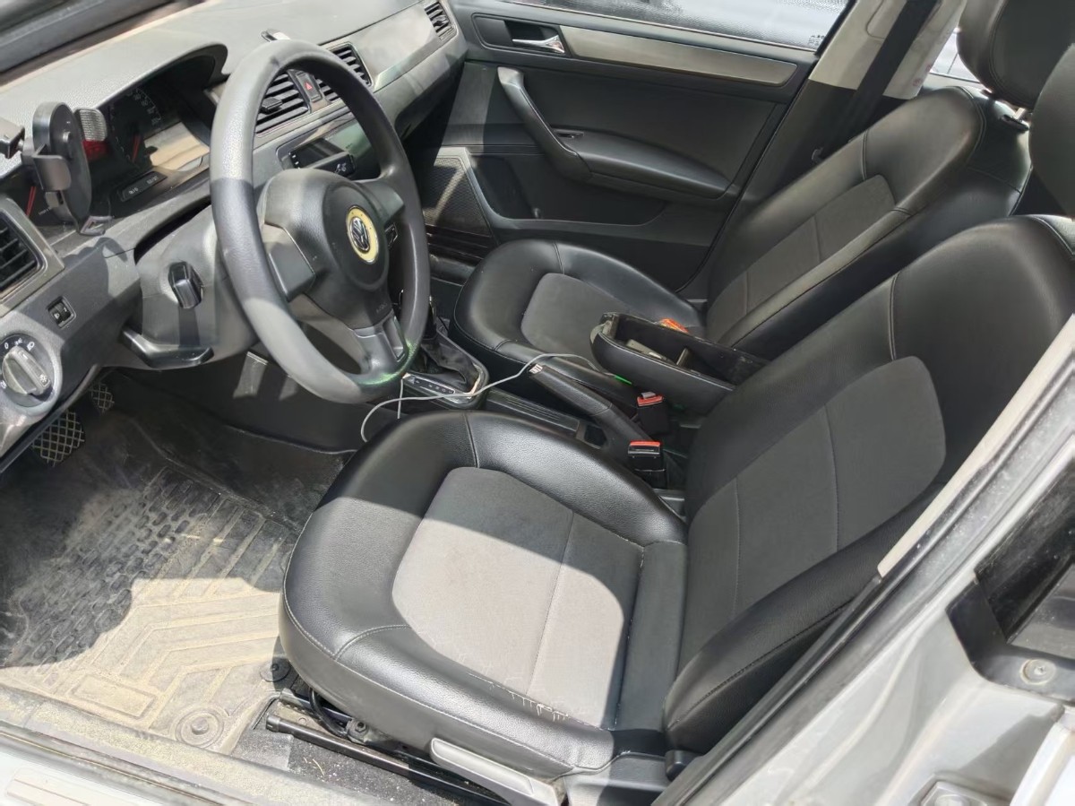 Volkswagen Santana 2015 car image #3