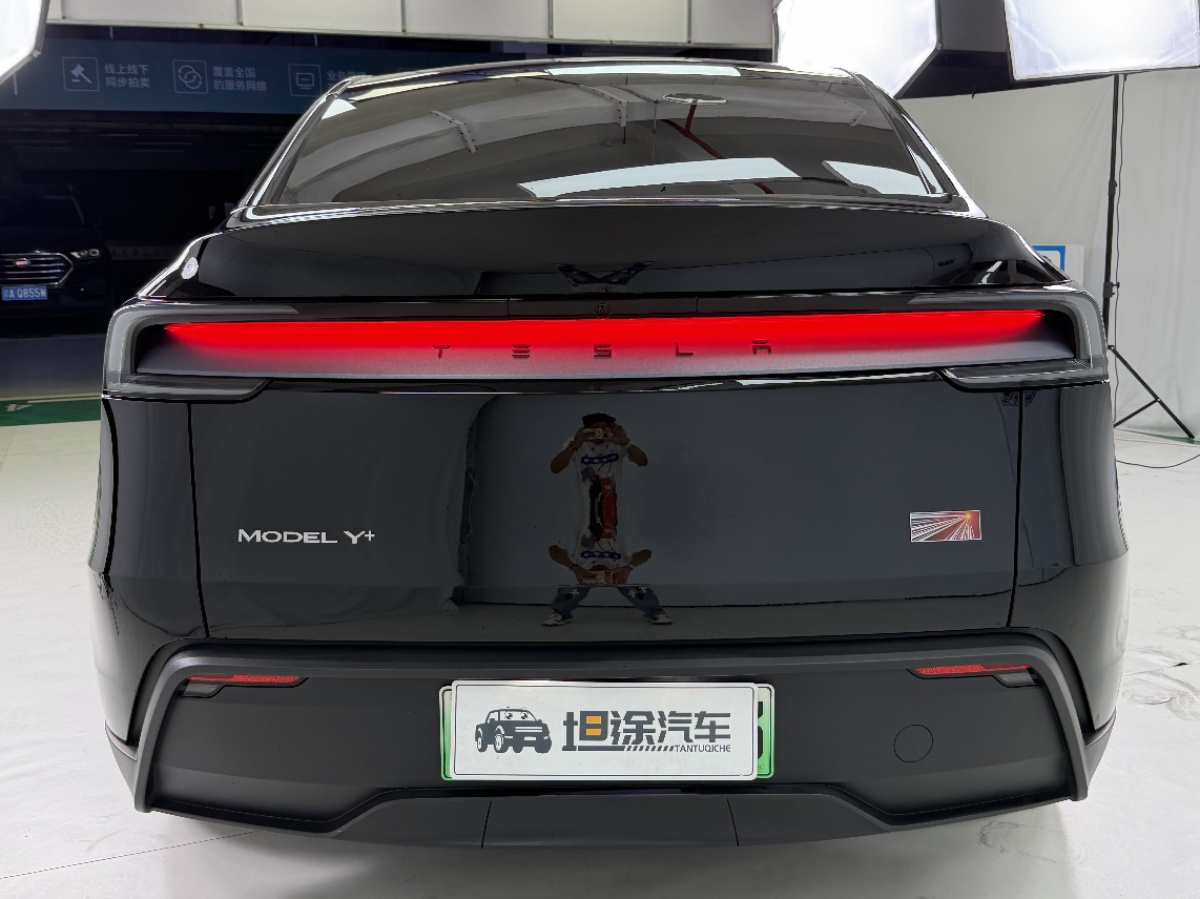 Tesla Model Y 2025 #10 Tesla Model Y 2025 car image #10