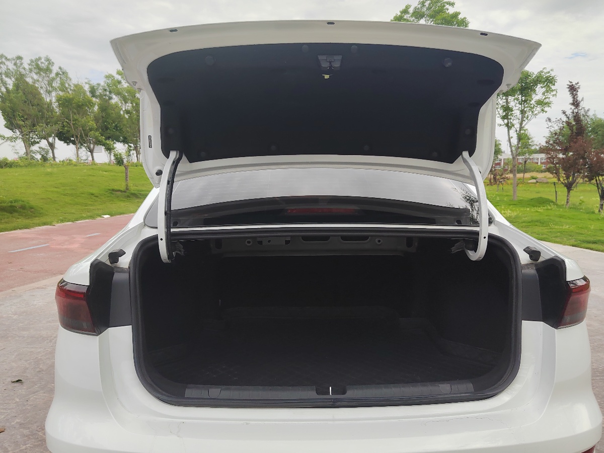 GEELY Emgrand 2024 image de voiture #10