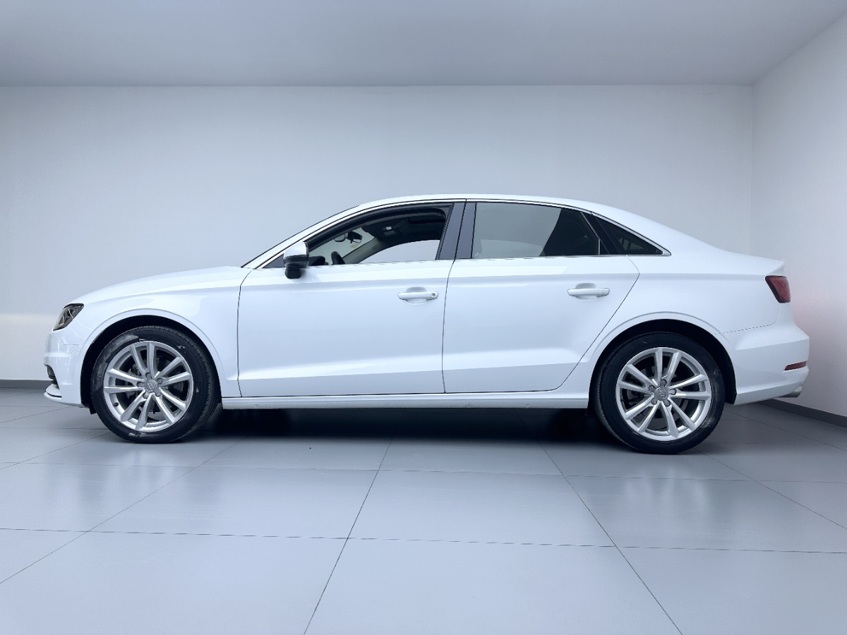 Audi A3 2017 car image #3