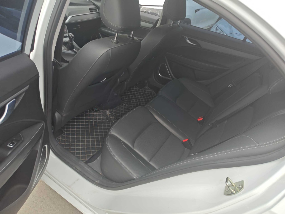 GEELY Emgrand 2022 #6 GEELY Emgrand 2022 car image #6
