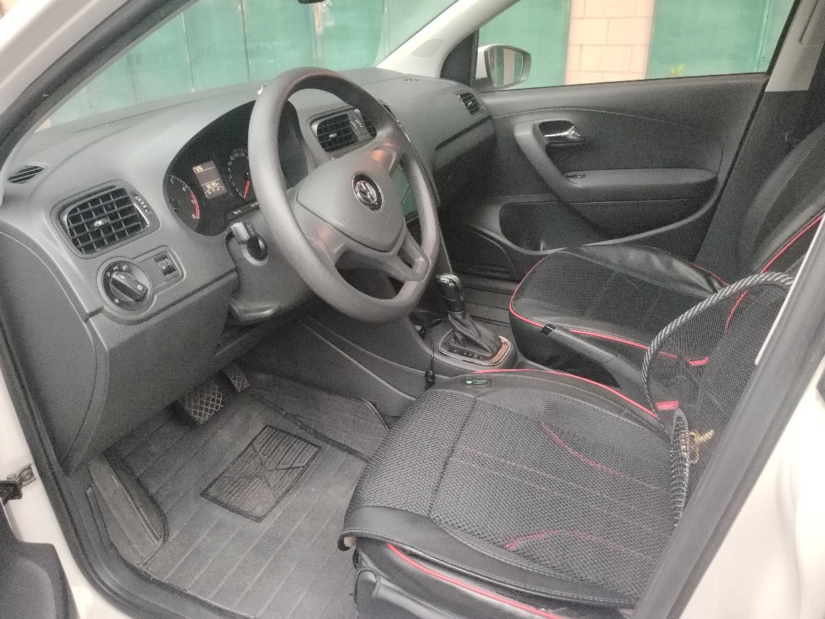 Volkswagen Polo 2018 car image #4