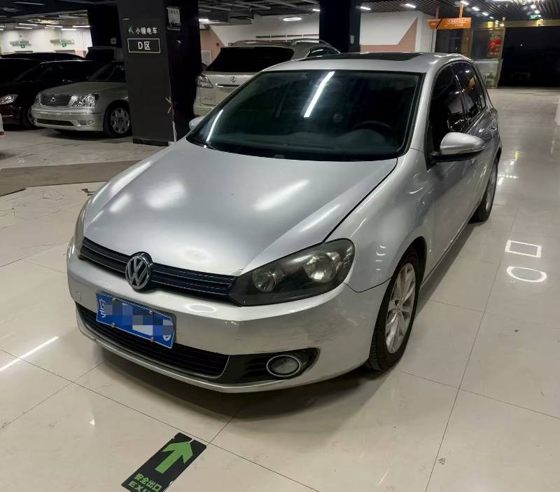 Volkswagen Golf 2010 car image 