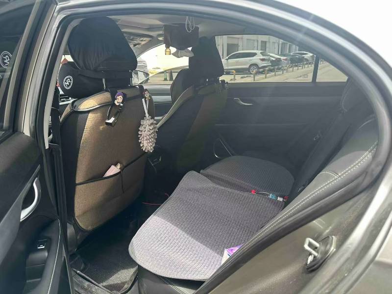 GEELY Emgrand 2021 car image #3
