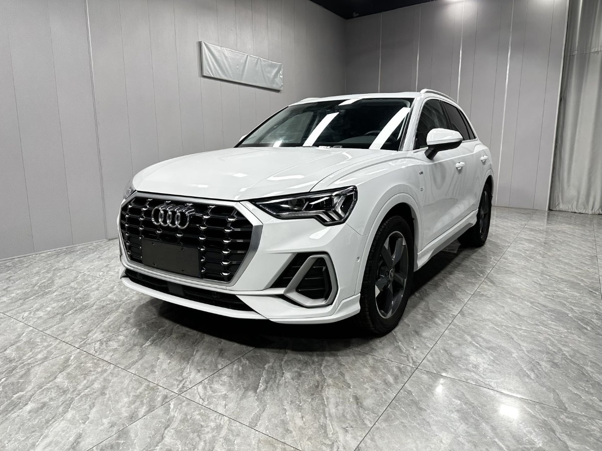 Audi Q3 2022 car image 
