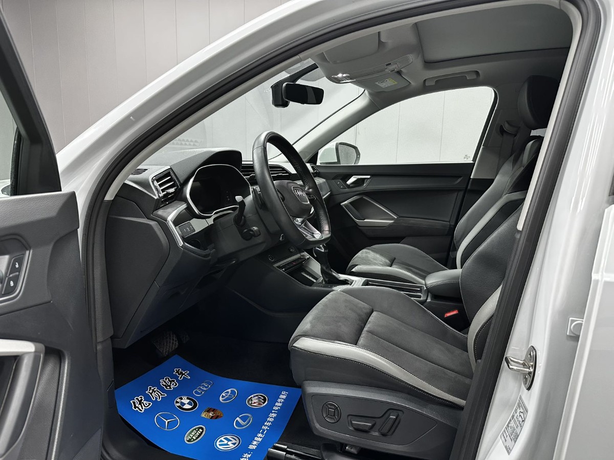 Audi Q3 2022 car image #4
