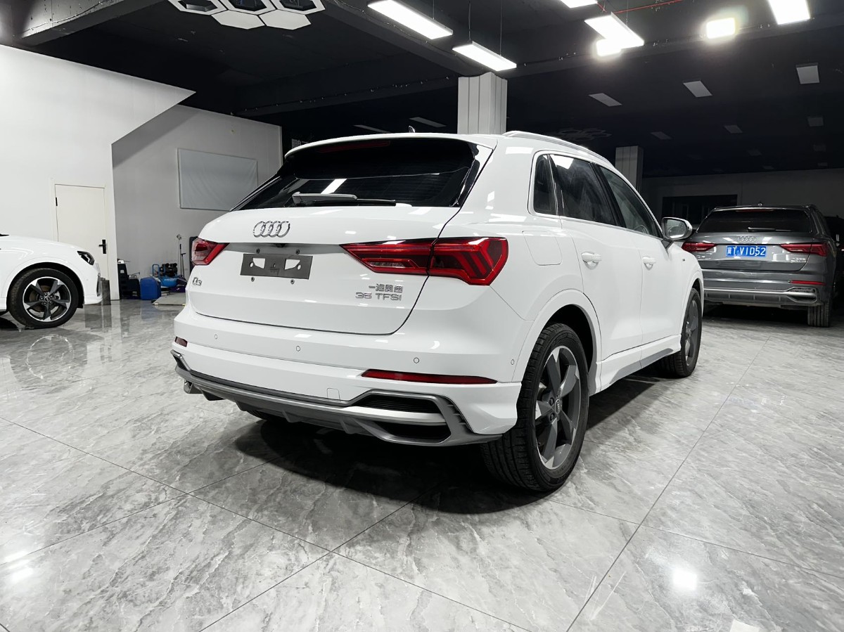 Audi Q3 2022 car image #7