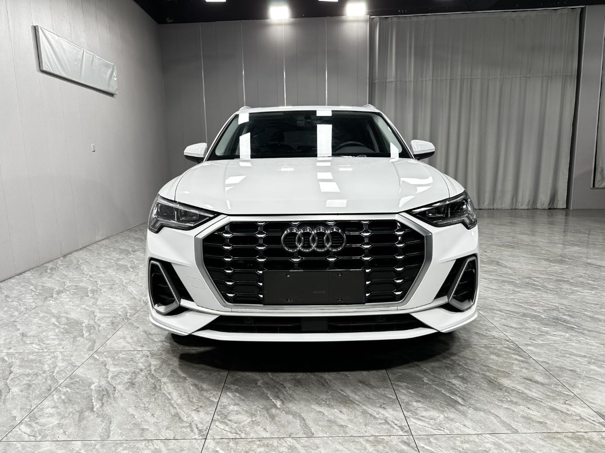 Audi Q3 2022 car image #2