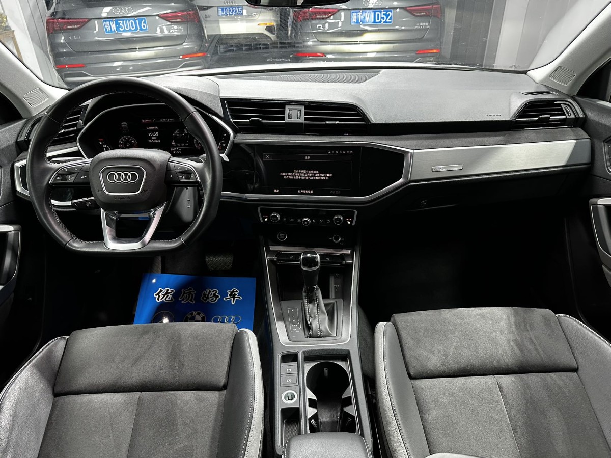 Audi Q3 2022 car image #5