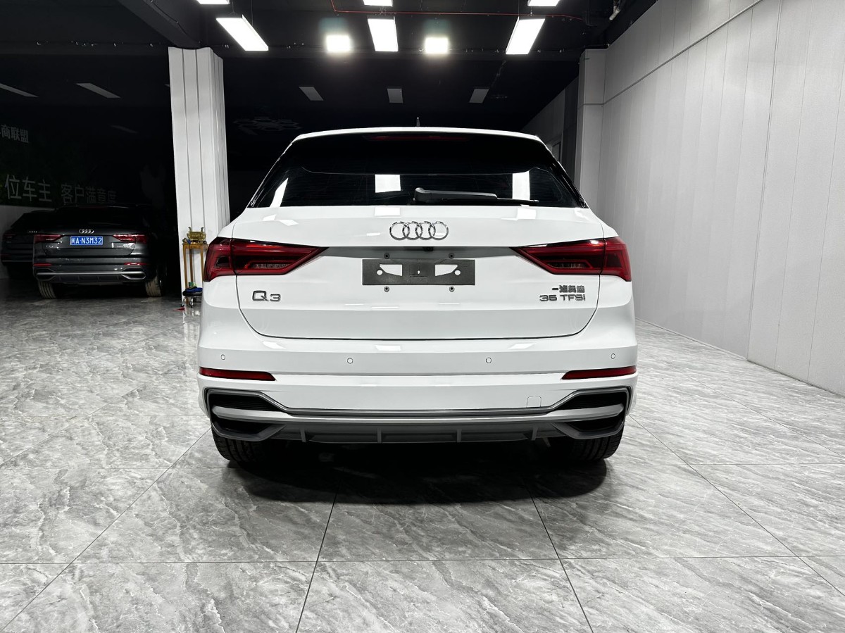 Audi Q3 2022 car image #8