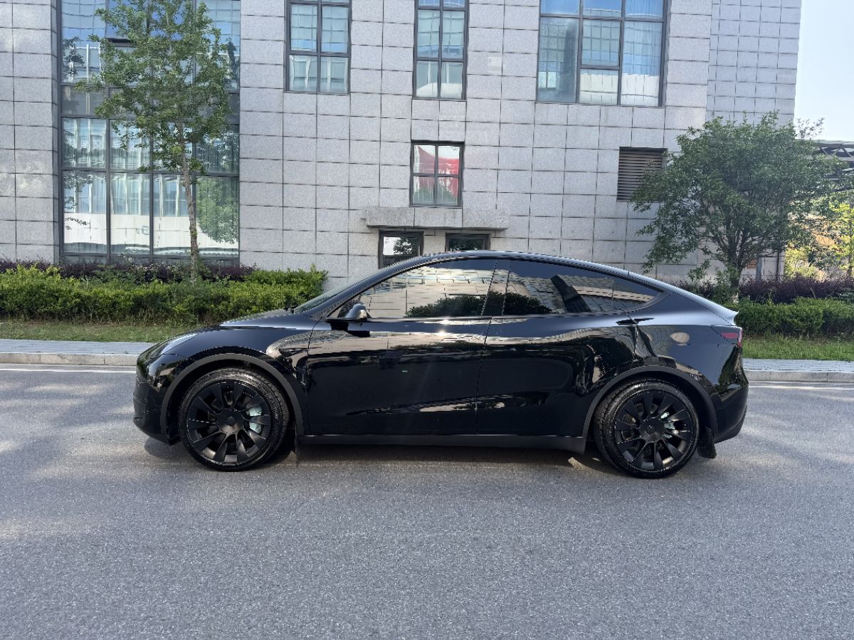 Tesla Model Y 2022 #3 Tesla Model Y 2022 car image #3
