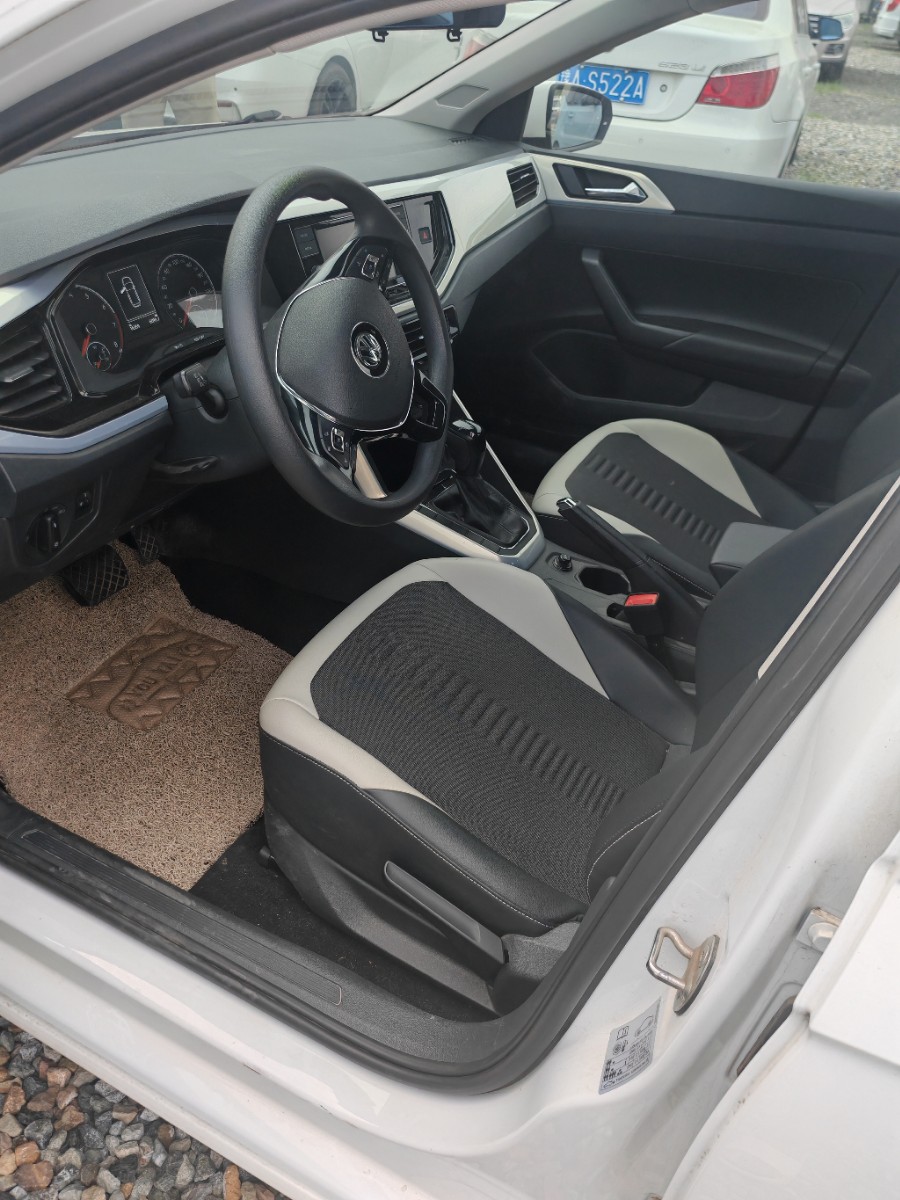 Volkswagen Polo 2020 car image #2
