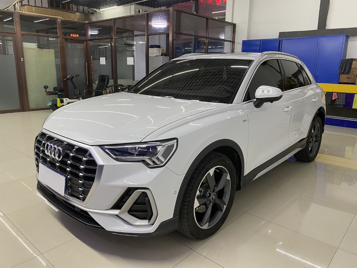Audi Q3 2022 Audi Q3 2022 immagine di auto