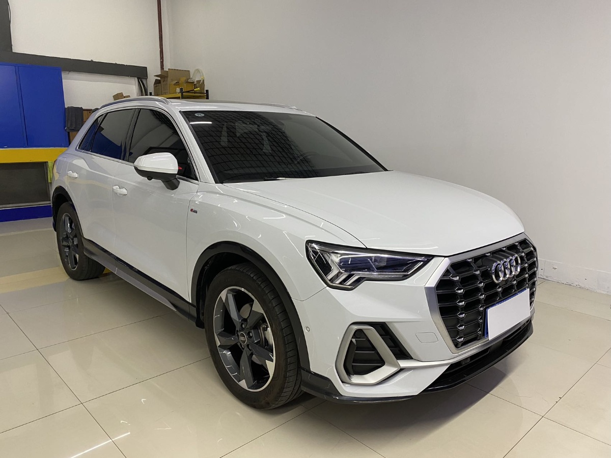 Audi Q3 2022 car image #3