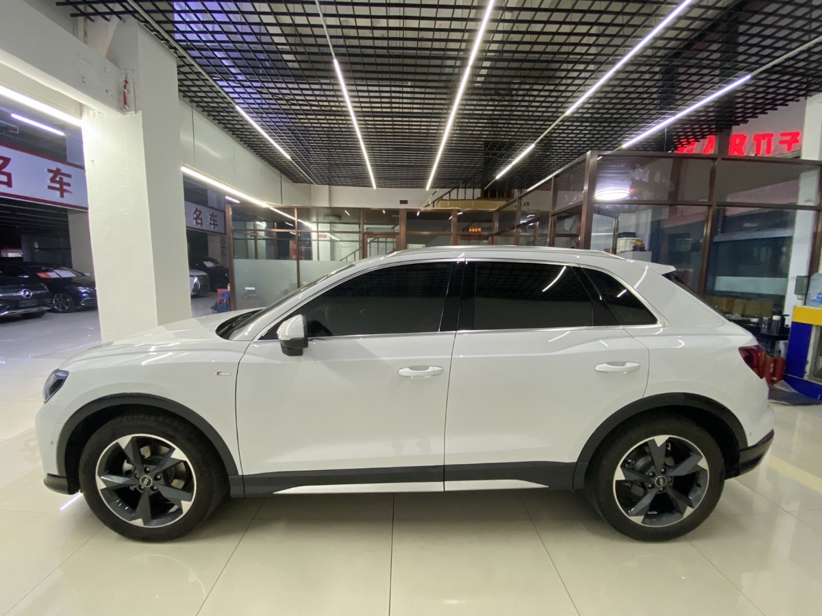 Audi Q3 2022 car image #7