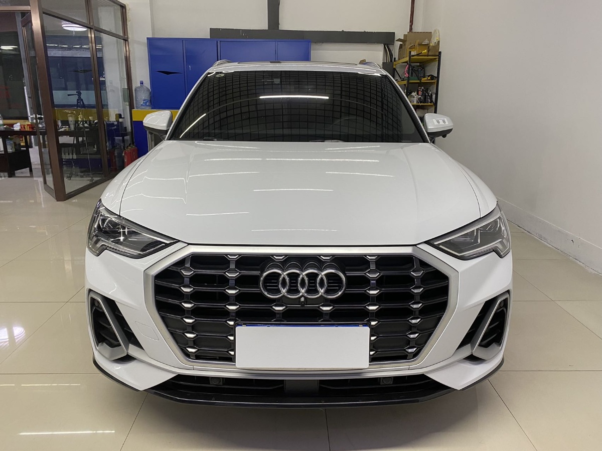 Audi Q3 2022 car image #2
