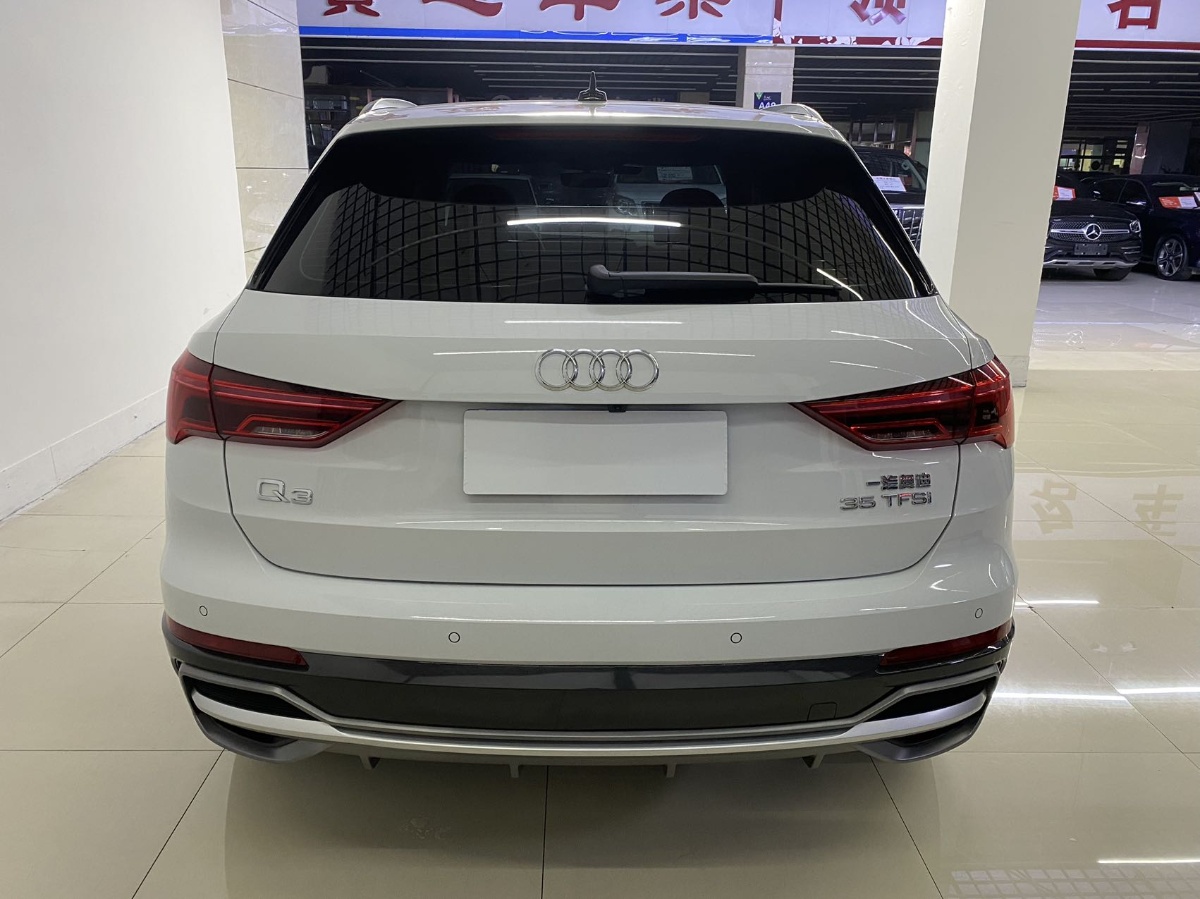 Audi Q3 2022 car image #5