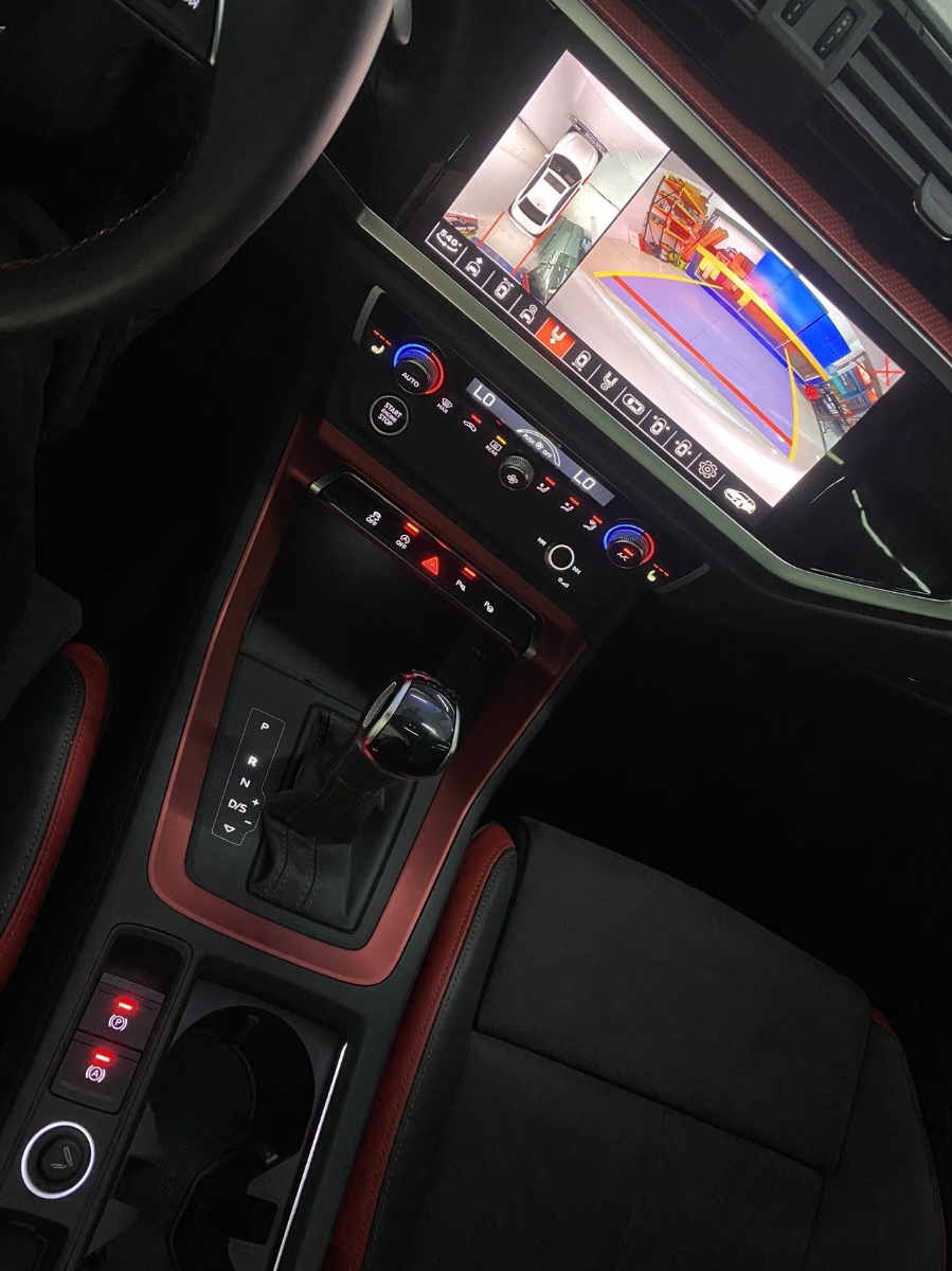 Audi Q3 2022 car image #11