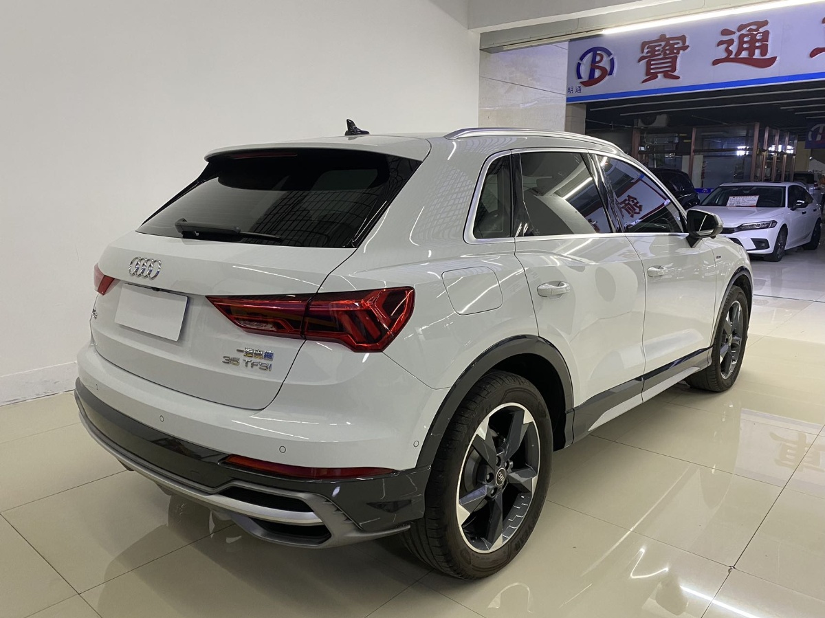 Audi Q3 2022 car image #6