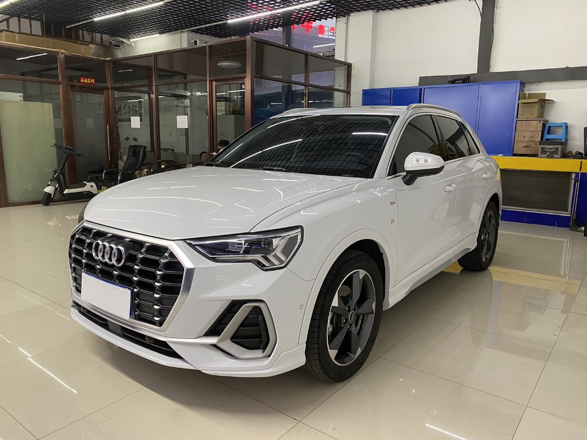 Audi Q3 2022 car image 