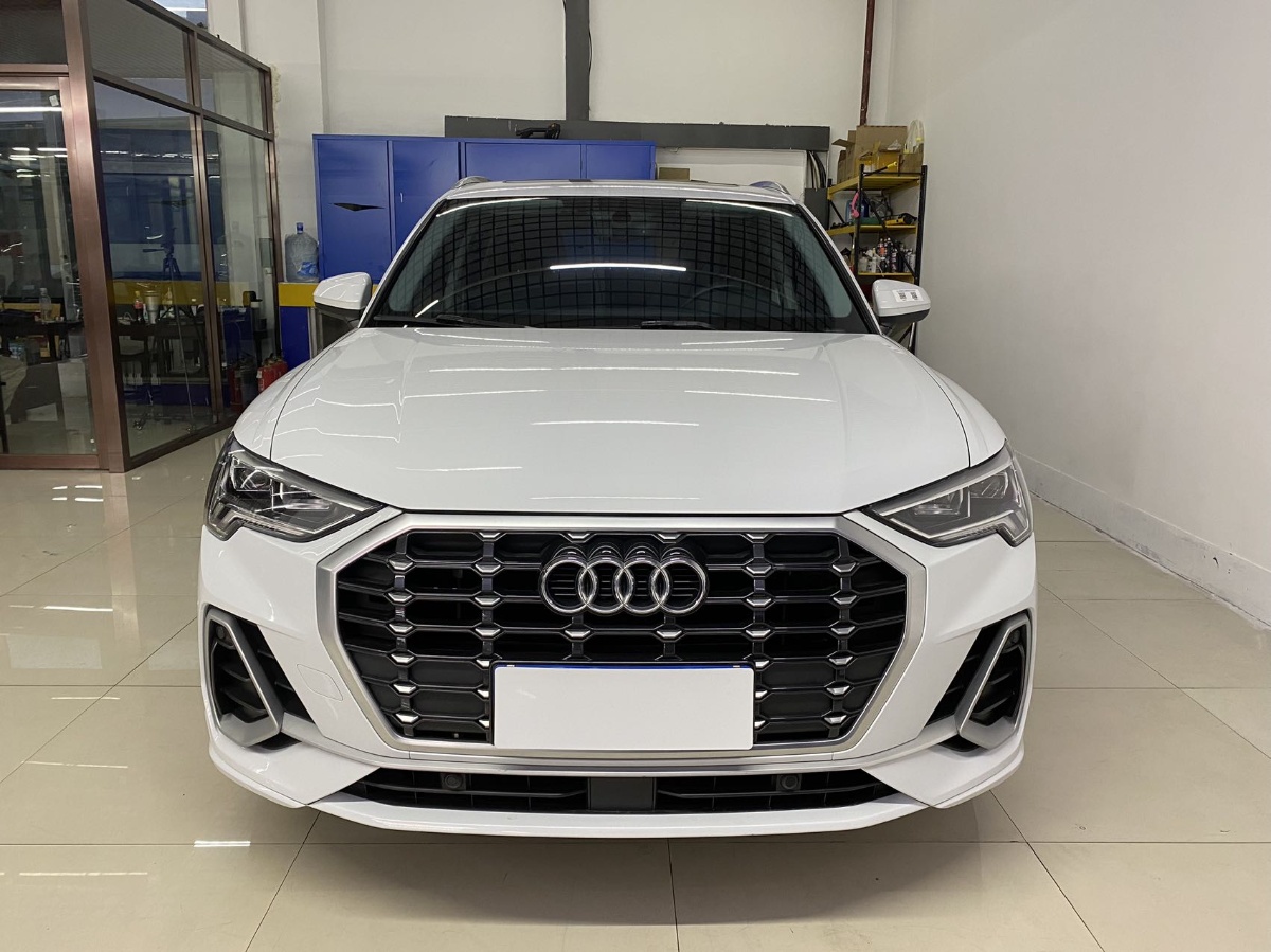Audi Q3 2022 car image #2