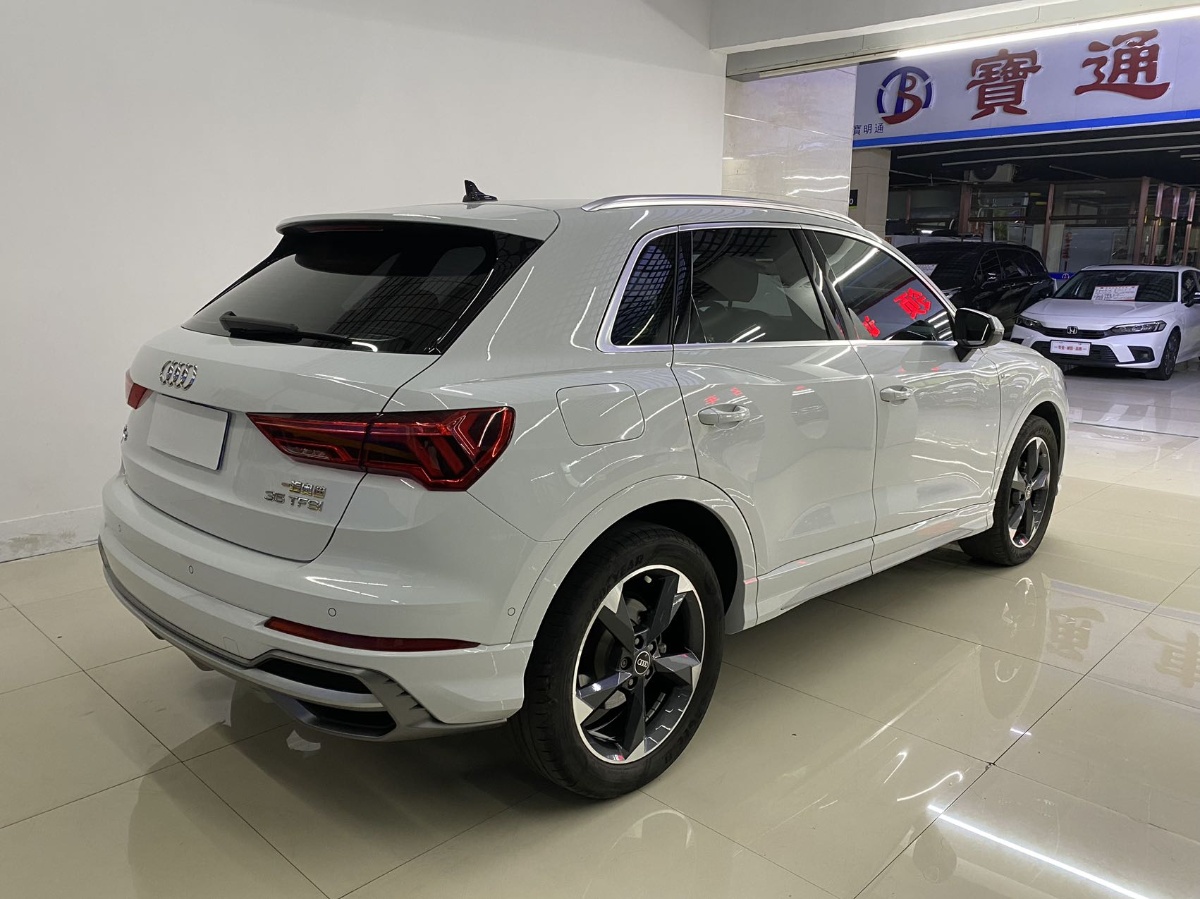 Audi Q3 2022 car image #7