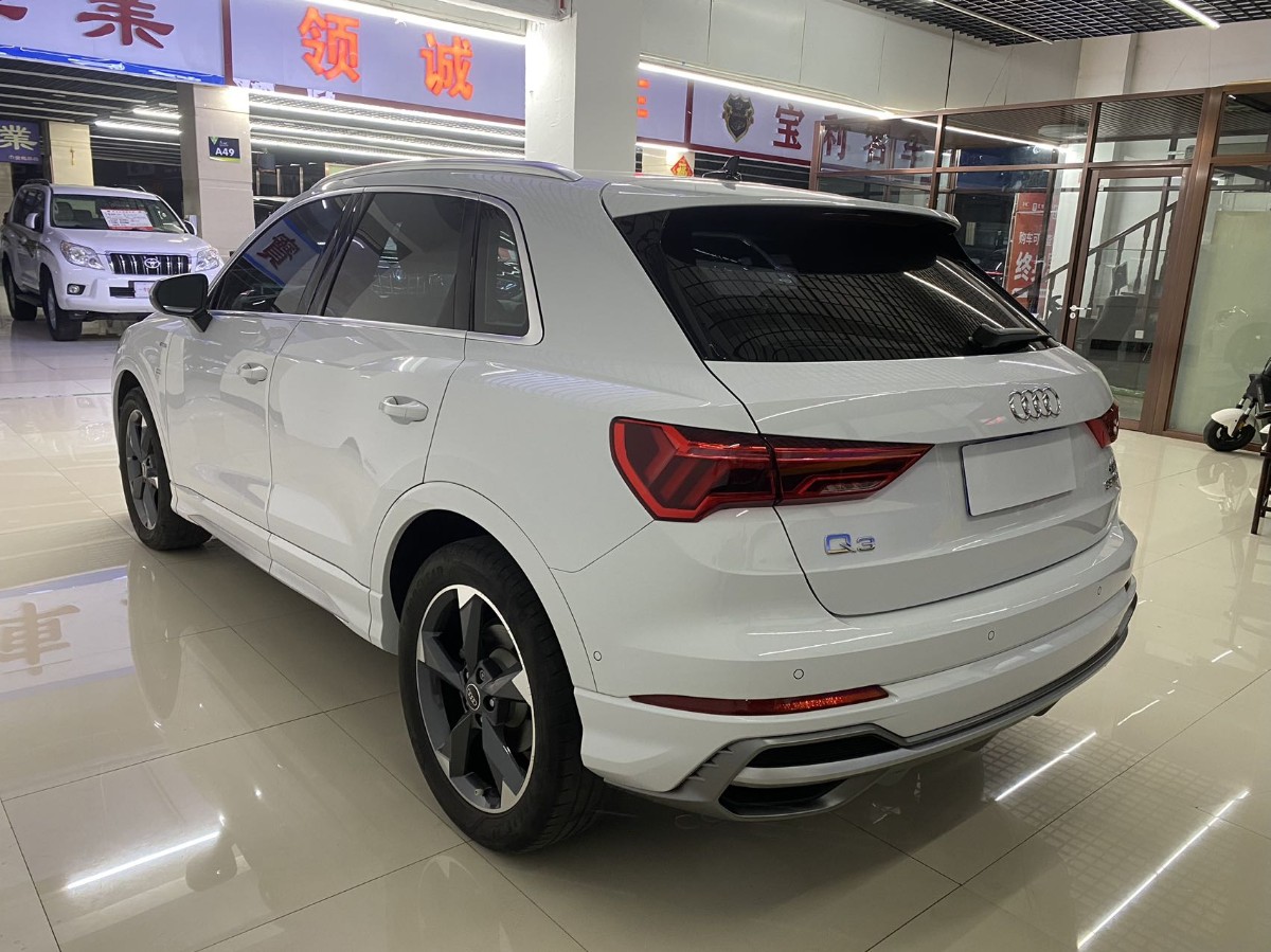 Audi Q3 2022 car image #5