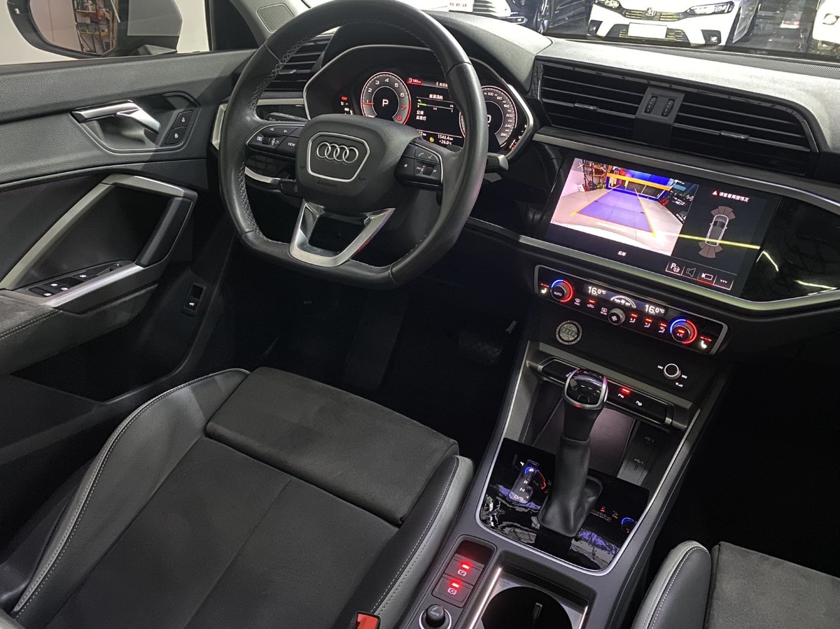 Audi Q3 2022 car image #13