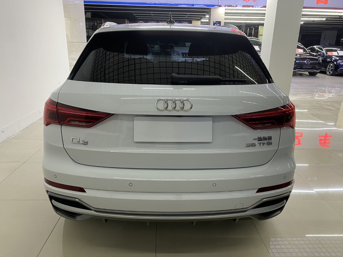 Audi Q3 2022 car image #6