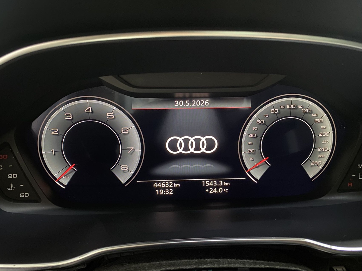 Audi Q3 2022 car image #15