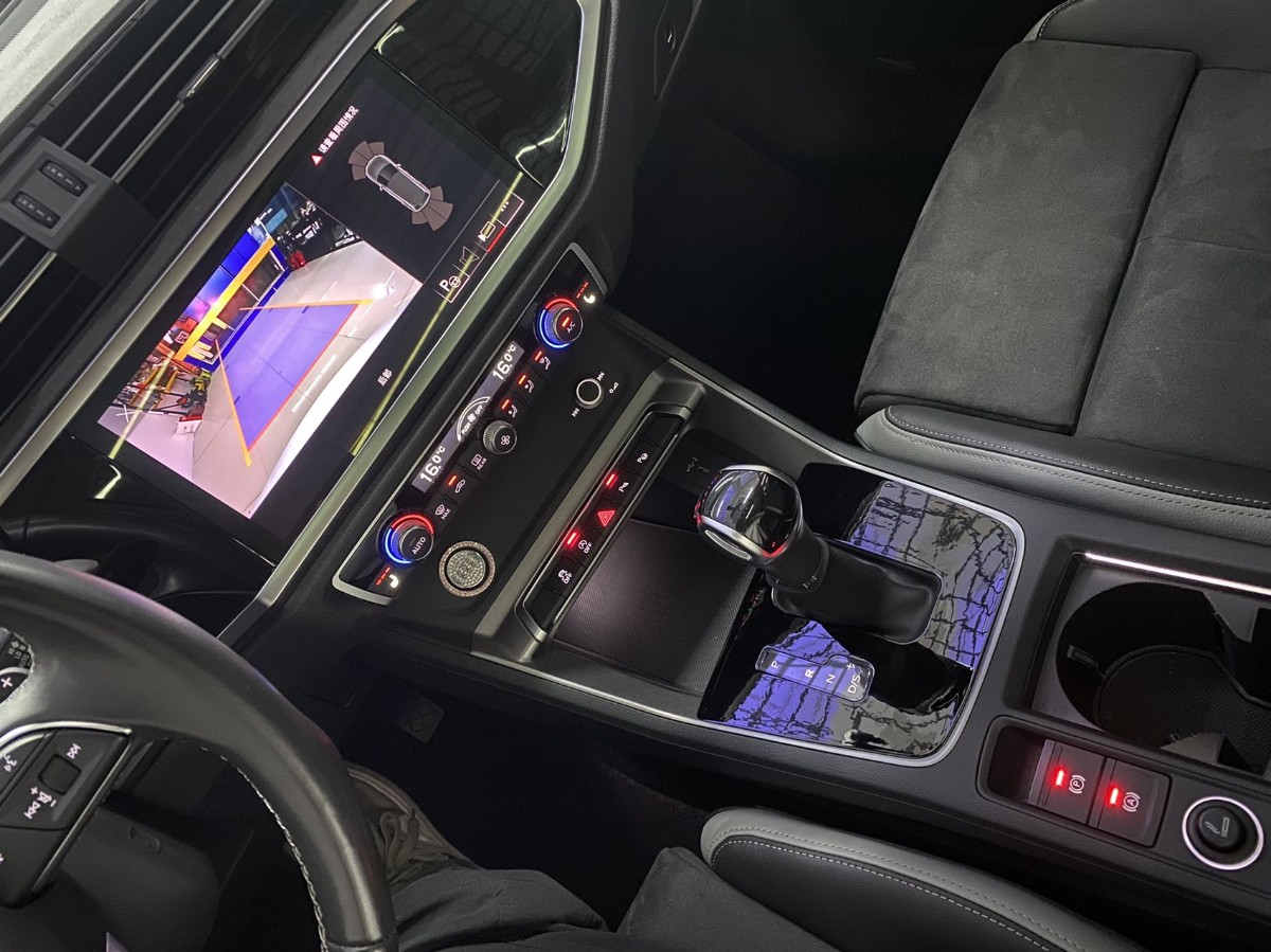 Audi Q3 2022 car image #11