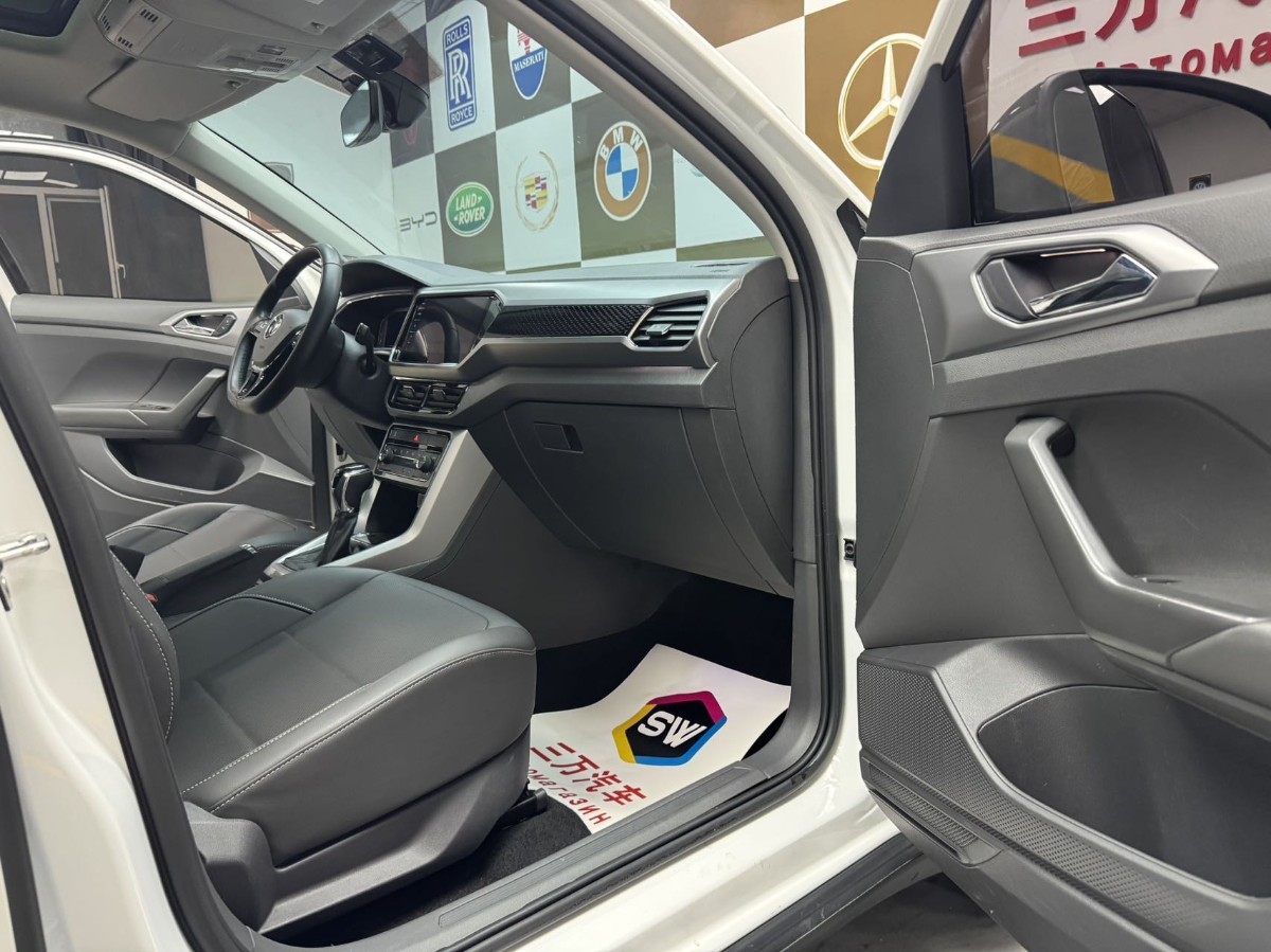 Volkswagen T-Cross 2022 car image #10