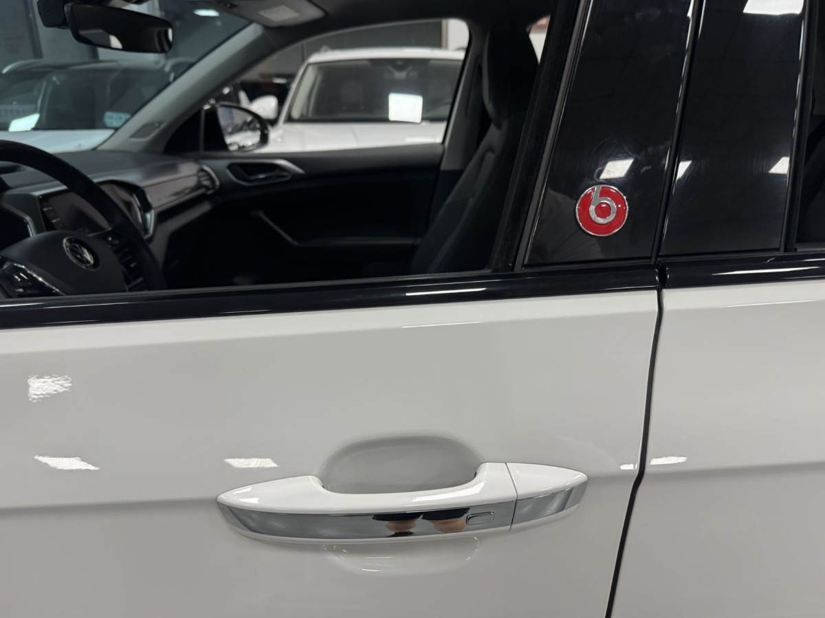Volkswagen T-Cross 2022 car image #15